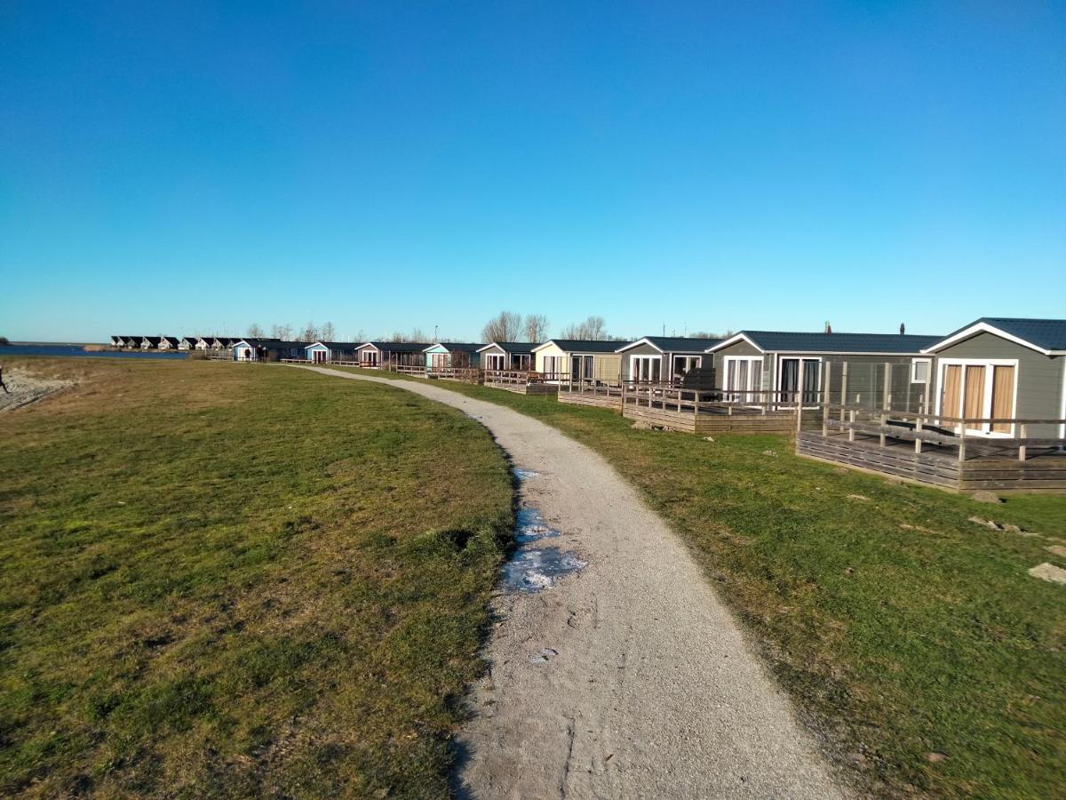 Bj Chalets - Robbengat 68 - Gezellige Chalet Op Vakantiepark Lauwersoog! Vroege Incheck! Exterior foto